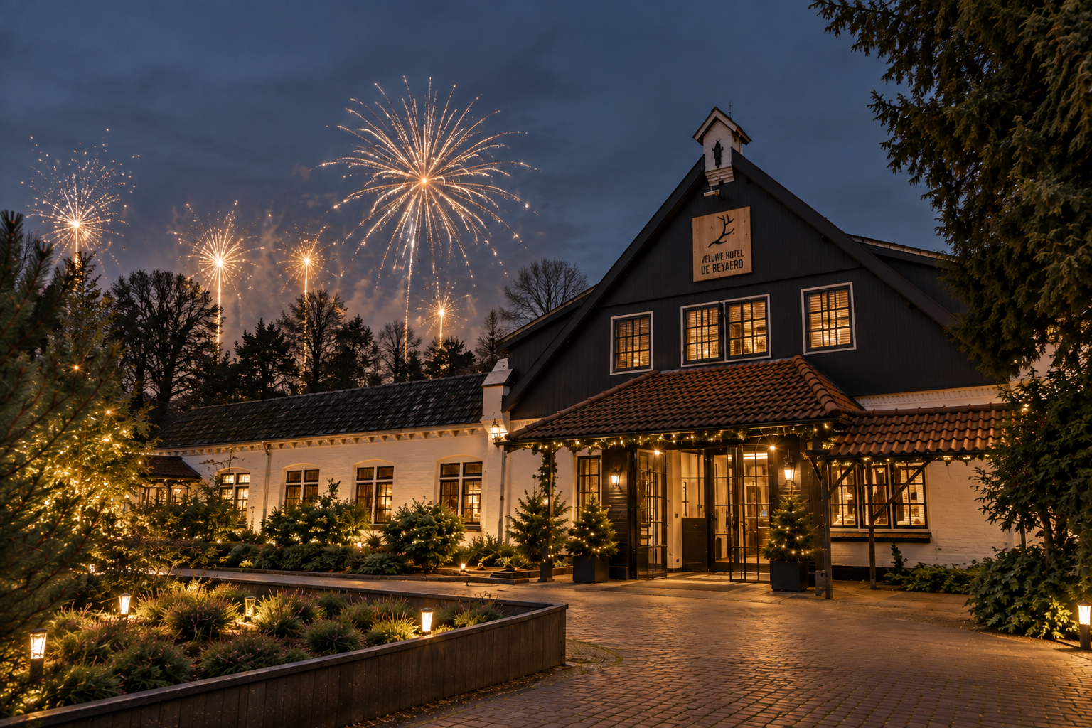 Veluwe Hotel met vuurwerkavond.png